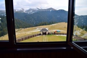 camera-tripla-vedere-cabana-varful-ciucas-6