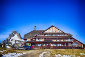 foto-exterior-cabana-varful-ciucas (2)