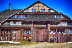 foto-exterior-cabana-varful-ciucas (2)