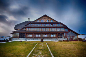 foto-exterior-cabana-varful-ciucas